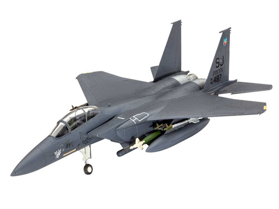 Plastic ModelKit letadlo 03972 - F-15E Strike Eagle & Bombs (1:144) Revell