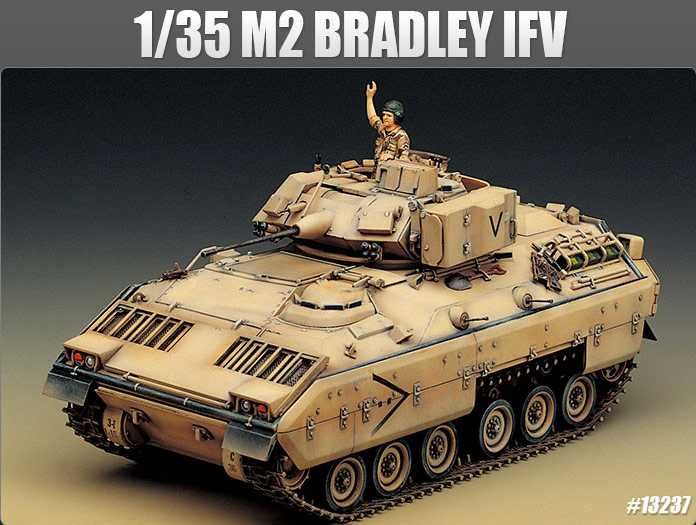 Model Kit tank 13237 - M2 BRADLEY IFV (1:35) Academy