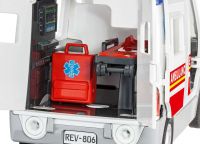 Junior Kit auto 00824 - Ambulance Car (1:20) Revell