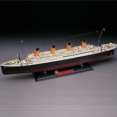 Model Kit loď 14215 - The White Star liner TITANIC MCP (1:400) Academy